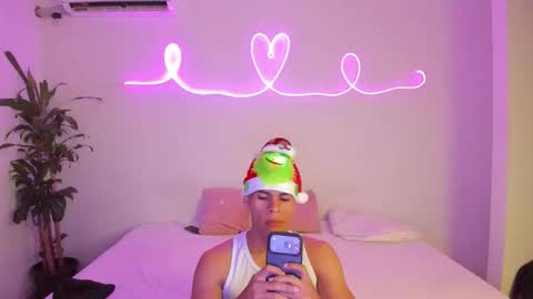 Snapshot of shark_boy21 chatting on 11/30/25, 12:36 shark_boy21 online show from 11/30/25, 12:36