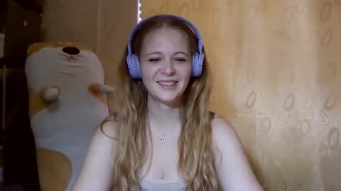 Snapshot of sharlalaskin chatting on 10/03/25, 06:54 Annie online show from 10/03/25, 06:54