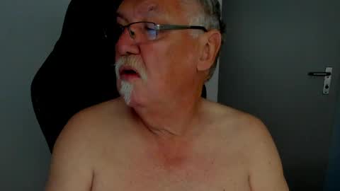 sharlots_pet online show from 04/29/26, 09:46