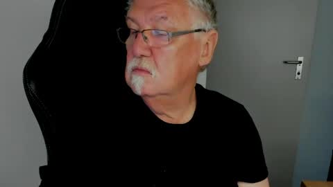 sharlots_pet online show from 05/04/26, 08:32