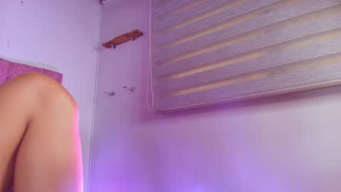 Snapshot of sharlott_kiss chatting on 12/24/24, 06:06 Sharlott online show from 12/24/24, 06:06