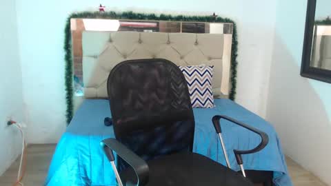 Snapshot of sharlotte__jones chatting on 12/10/24, 03:33 Sara online show from 12/10/24, 03:33