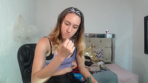 Snapshot of sharlotte__jones chatting on 01/20/25, 03:18 Sara online show from 01/20/25, 03:18