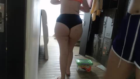 Snapshot of sharlotte__jones chatting on 02/01/25, 05:58 Sara online show from 02/01/25, 05:58