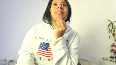 Snapshot of sharol_xx chatting on 03/19/26, 10:03 Sharol smile online show from 03/19/26, 10:03