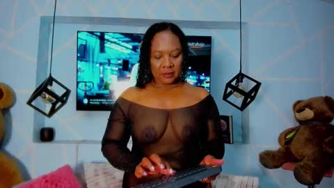 Snapshot of sharon_noa chatting on 03/19/26, 11:36 Sharon Noa online show from 03/19/26, 11:36