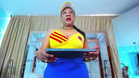 Snapshot of sharon_noa chatting on 06/11/26, 02:26 Sharon Noa online show from 06/11/26, 02:26
