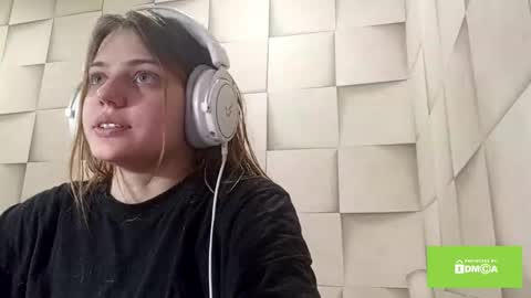 Snapshot of sharondariojas chatting on 12/17/25, 12:55 Amanda online show from 12/17/25, 12:55