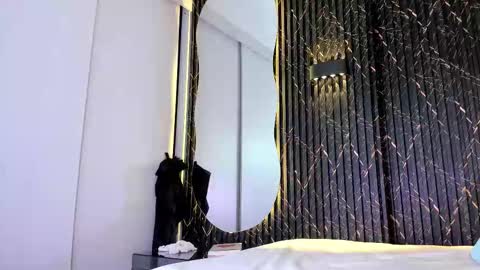 Snapshot of sharonttaylor chatting on 12/13/25, 11:43 SHARON TAYLOR online show from 12/13/25, 11:43