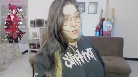 Snapshot of sharoonnn34 chatting on 11/07/25, 06:19 SHAROON online show from 11/07/25, 06:19