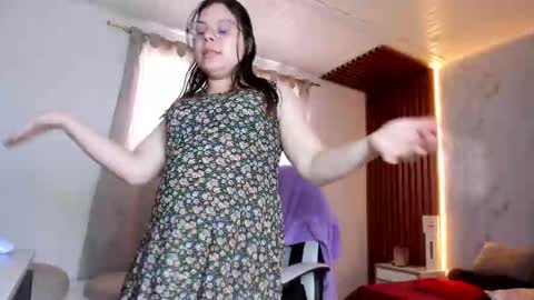 SASHA BLOOM online show from 09/28/25, 02:44