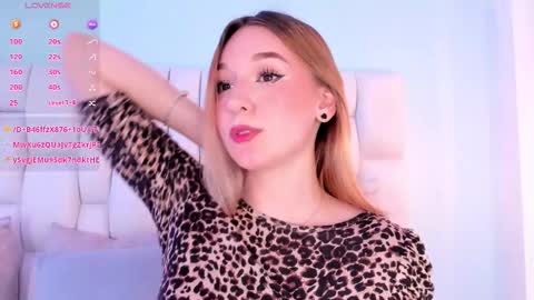 Snapshot of shatall_rouge chatting on 11/23/25, 06:30 Shantall online show from 11/23/25, 06:30