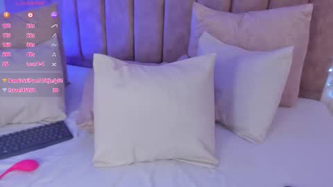 Snapshot of shatall_rouge chatting on 12/14/25, 05:02 Shantall online show from 12/14/25, 05:02