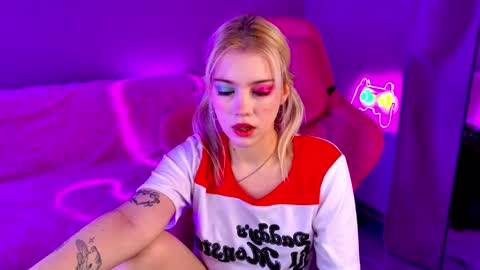 Lola online show from 02/28/25, 11:45