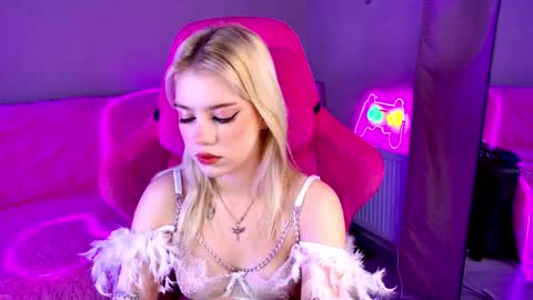 Lola online show from 03/03/25, 12:15
