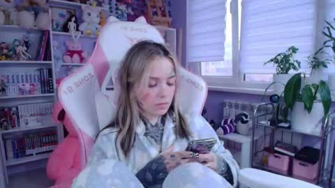 Snapshot of shaydaanka chatting on 12/01/25, 12:21 Katrin online show from 12/01/25, 12:21