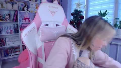 Snapshot of shaydaanka chatting on 12/22/25, 12:35 Katrin online show from 12/22/25, 12:35