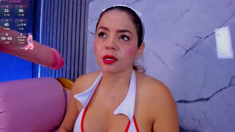Snapshot of shayra_boobs2 chatting on 12/18/25, 10:43 shayra_boobs2 online show from 12/18/25, 10:43