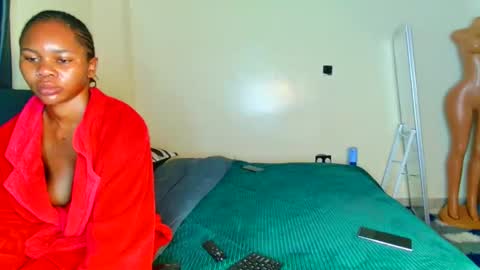 Snapshot of shee13 chatting on 12/14/25, 07:47 shee13 online show from 12/14/25, 07:47