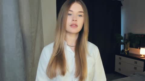 Snapshot of sheenaeast chatting on 12/23/24, 06:55 Violet online show from 12/23/24, 06:55