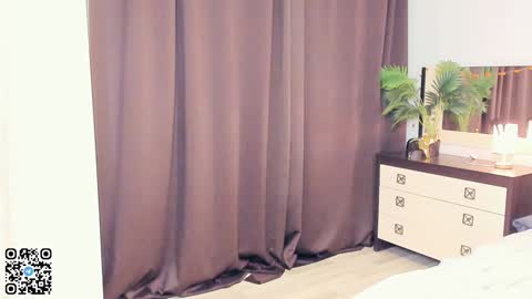 Snapshot of sheenaeast chatting on 12/26/24, 01:10 Violet online show from 12/26/24, 01:10