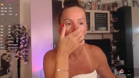 Snapshot of sheilaryan chatting on 09/29/25, 04:39 Sheila GMT 2 Tuesday Wednesday Friday Saturday Sunday- 8 5 online show from 09/29/25, 04:39