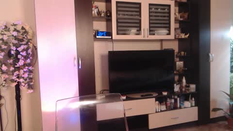 Snapshot of sheilaryan chatting on 10/10/25, 04:44 Sheila GMT 2 Tuesday Wednesday Friday Saturday Sunday- 8 5 online show from 10/10/25, 04:44