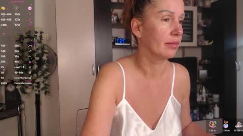 Snapshot of sheilaryan chatting on 11/23/25, 04:56 Sheila GMT 2 Tuesday Wednesday Friday Saturday Sunday- 8 5 online show from 11/23/25, 04:56