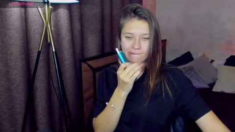 Snapshot of sheillatyler chatting on 10/13/25, 07:19 Alexis online show from 10/13/25, 07:19