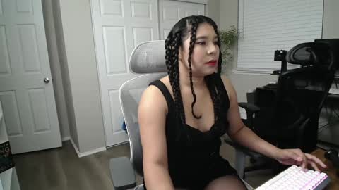 sheilyn_smith online show from 09/19/25, 10:05