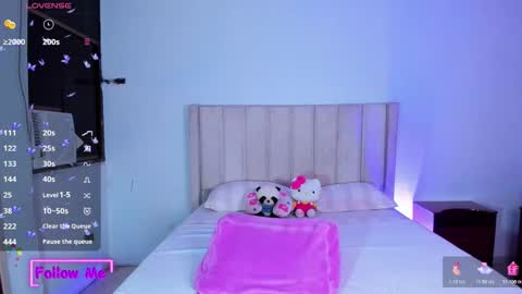 Snapshot of sheirysex chatting on 11/19/25, 02:44 Danna online show from 11/19/25, 02:44