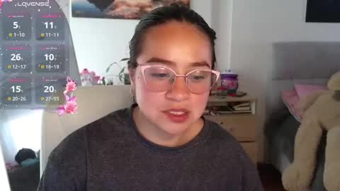 Snapshot of shekina_l chatting on 11/24/25, 06:51 lau online show from 11/24/25, 06:51