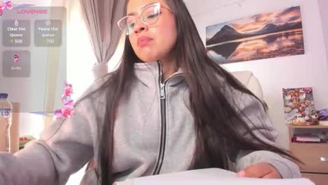 Snapshot of shekina_l chatting on 12/04/25, 01:20 lau online show from 12/04/25, 01:20