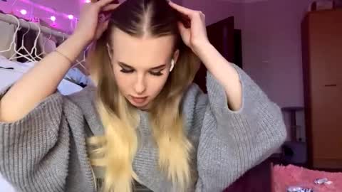 Jenny online show from 09/19/25, 03:02