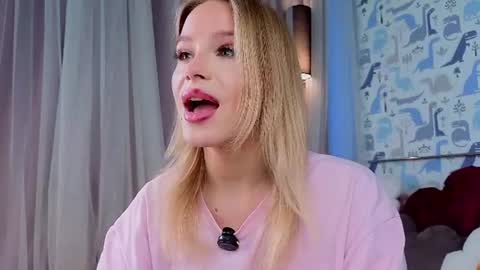 Lina online show from 06/23/26, 01:47