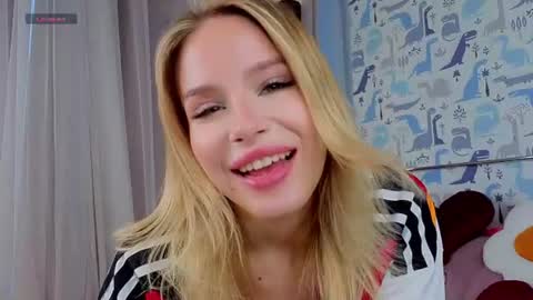 Lina online show from 06/29/26, 01:56