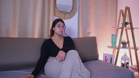 Snapshot of shelleymorell chatting on 11/04/25, 03:00 Transmission schedule Monday - Friday 715 am to 200 pm time Colombia online show from 11/04/25, 03:00