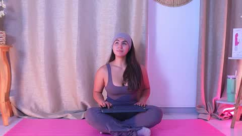 Snapshot of shelleymorell chatting on 11/10/25, 02:38 Transmission schedule Monday - Friday 715 am to 200 pm time Colombia online show from 11/10/25, 02:38