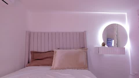 shelynna_azzul online show from 12/28/24, 08:47
