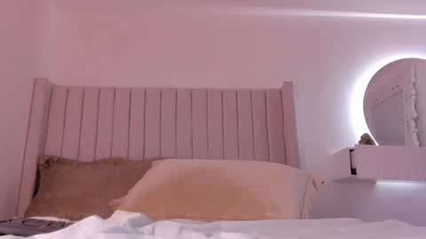 shelynna_azzul online show from 12/30/24, 11:06