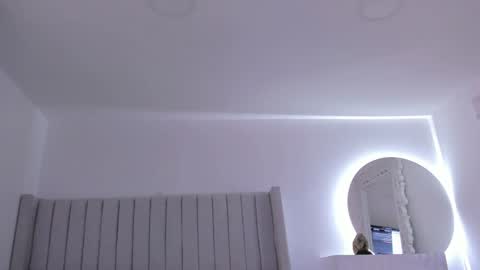 shelynna_azzul online show from 12/31/24, 06:24