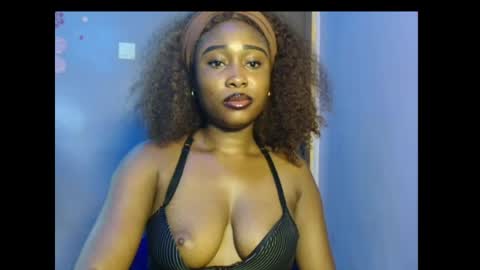 Snapshot of shena_xnomy chatting on 06/23/26, 06:33 Favour online show from 06/23/26, 06:33