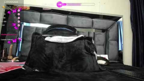 Snapshot of shengyi_blue chatting on 02/25/25, 08:25 anyela7773 online show from 02/25/25, 08:25
