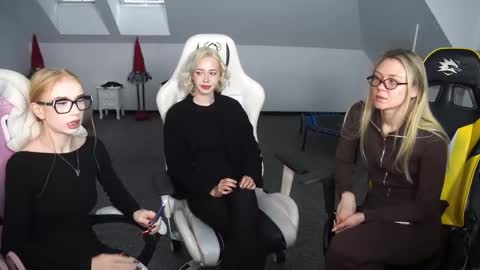 Snapshot of sheryl_elegance chatting on 10/16/25, 10:38 Sheryl online show from 10/16/25, 10:38