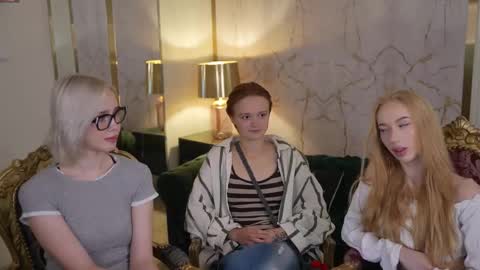 Snapshot of sheryl_elegance chatting on 10/18/25, 10:49 Sheryl online show from 10/18/25, 10:49