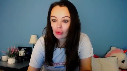 Snapshot of shesyourdream chatting on 10/30/25, 11:11 Vikki online show from 10/30/25, 11:11