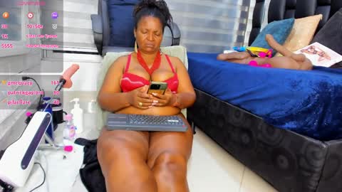 Snapshot of sheyla__ebony chatting on 05/08/26, 11:43 sheyla__ebony online show from 05/08/26, 11:43