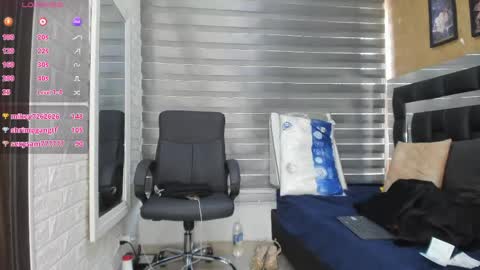 Snapshot of sheyla__ebony chatting on 05/15/26, 11:39 sheyla__ebony online show from 05/15/26, 11:39