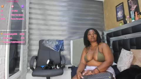 Snapshot of sheyla__ebony chatting on 05/18/26, 10:43 sheyla__ebony online show from 05/18/26, 10:43
