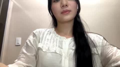 Snapshot of shielabierly chatting on 10/21/25, 01:45 Sophie online show from 10/21/25, 01:45